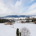 Hrube Wyzne With Mountain View And Parking By Renters アパート